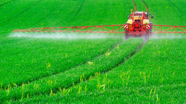 SLC - Pflanzenschutz Bmel Trecker Bringt Pflanzenschutzmittel Aus 1