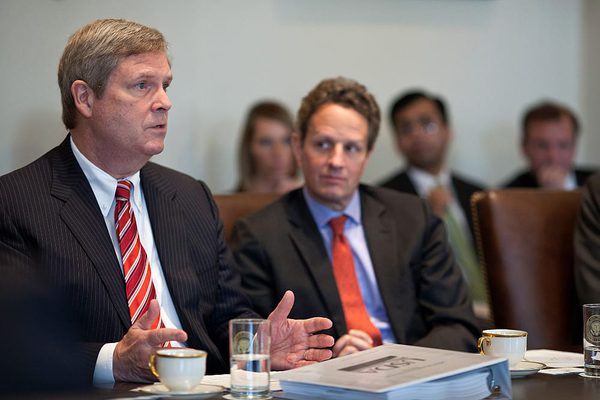 SLC - Vilsack Whitehouse Pete Souza 20120131 Vilsack