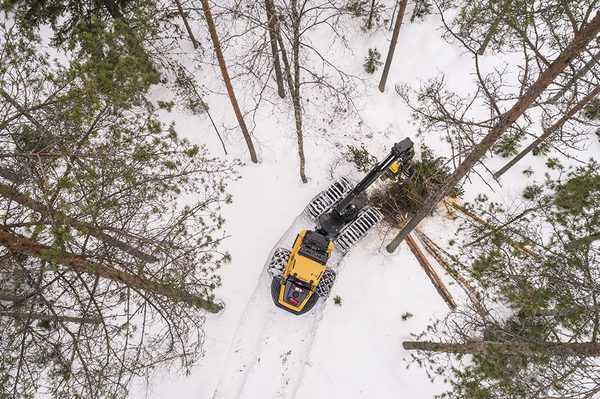 SLC - Avverkningsmaskin I Vinterlandskap Bild Skogscentralen